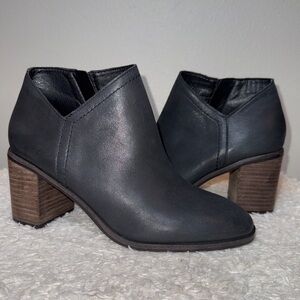Lucky Brand Leather Side Dip Block Heel Ankle Booties